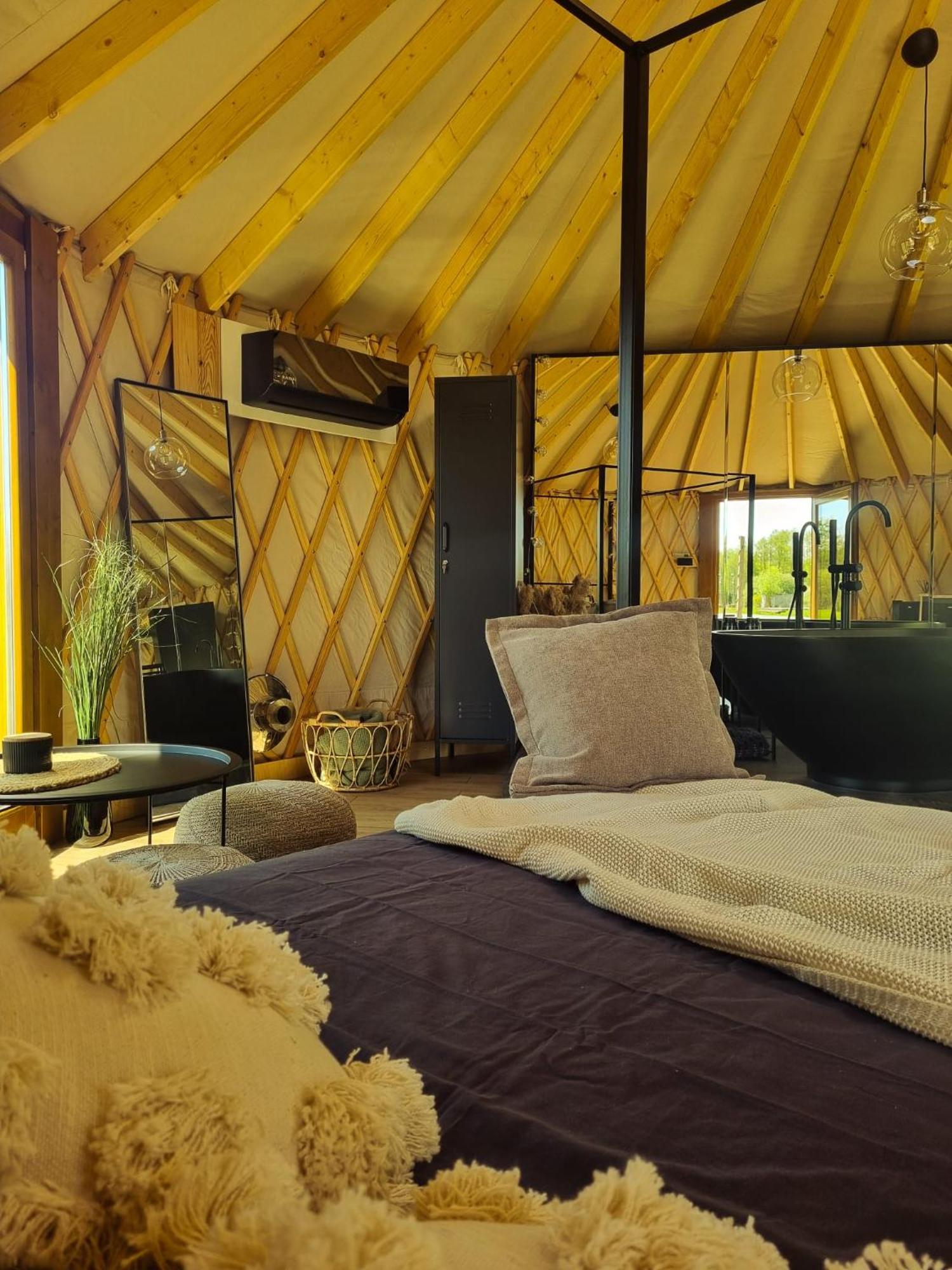 فندق Jurty Glamping غوستينين المظهر الخارجي الصورة
