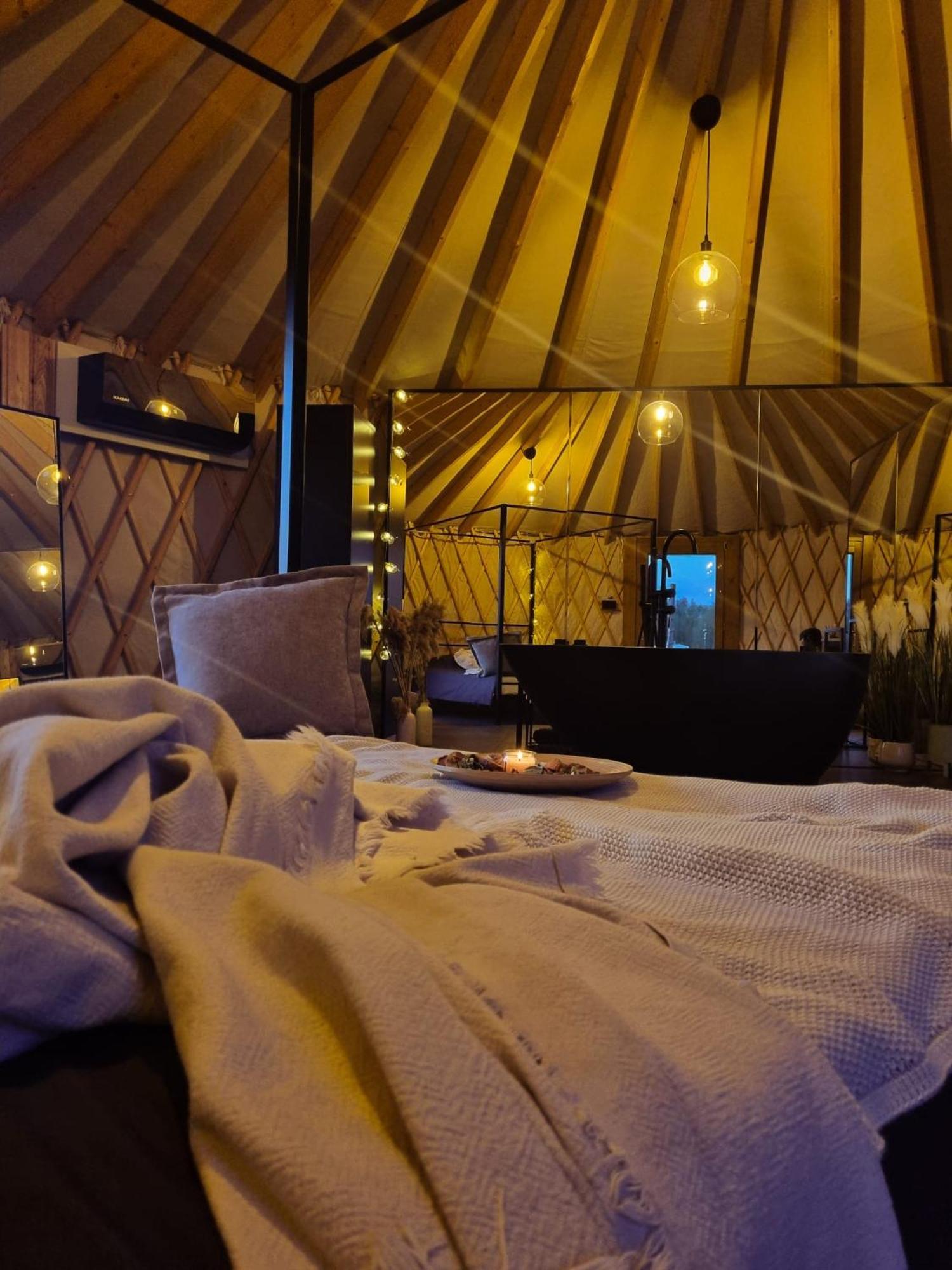 فندق Jurty Glamping غوستينين المظهر الخارجي الصورة