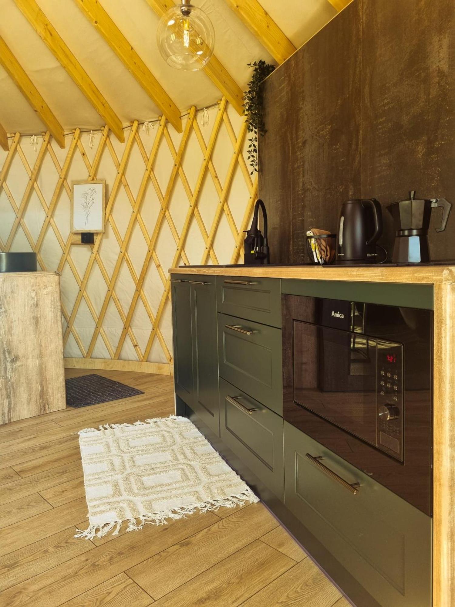 فندق Jurty Glamping غوستينين المظهر الخارجي الصورة
