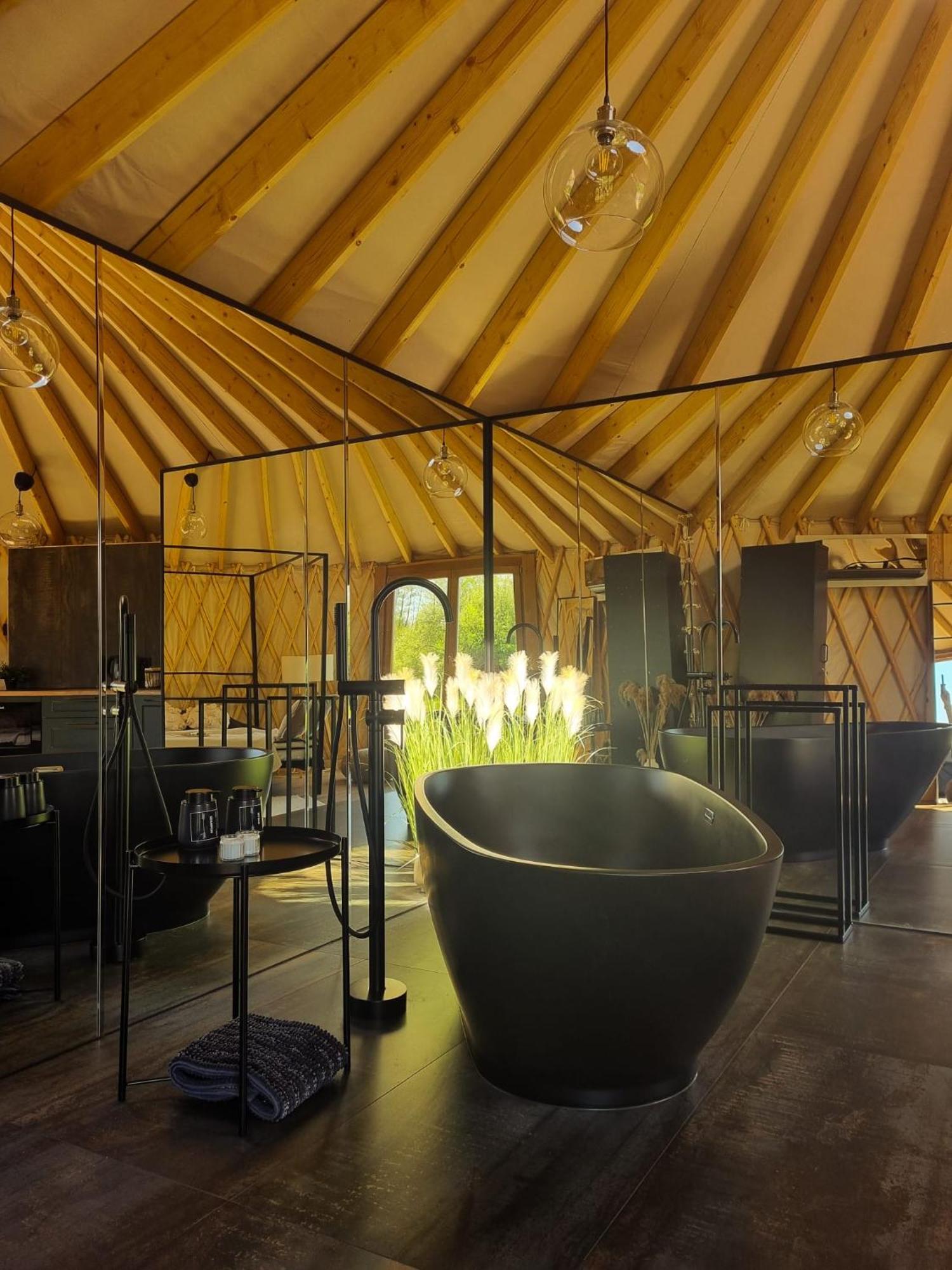 فندق Jurty Glamping غوستينين المظهر الخارجي الصورة
