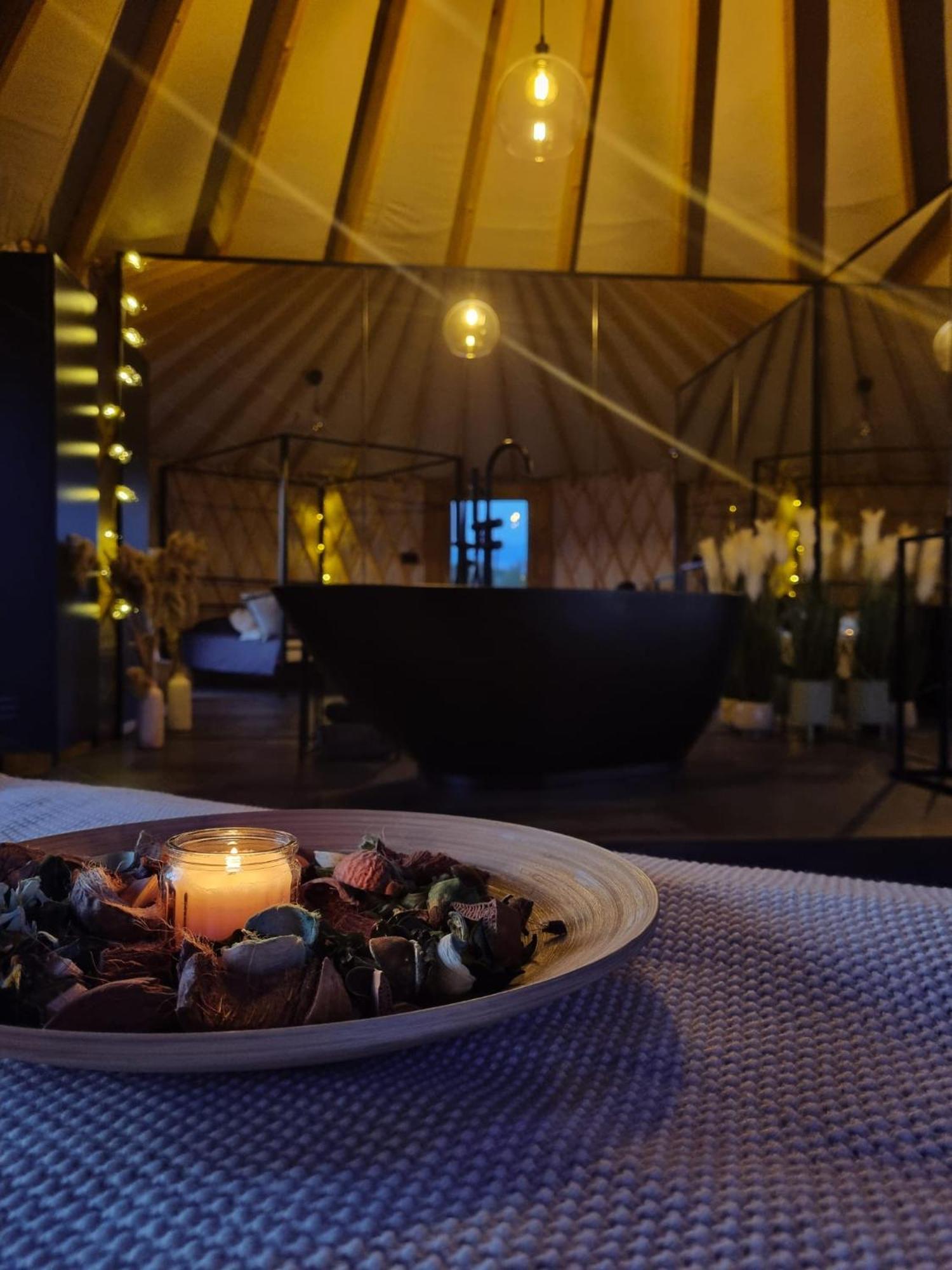 فندق Jurty Glamping غوستينين المظهر الخارجي الصورة