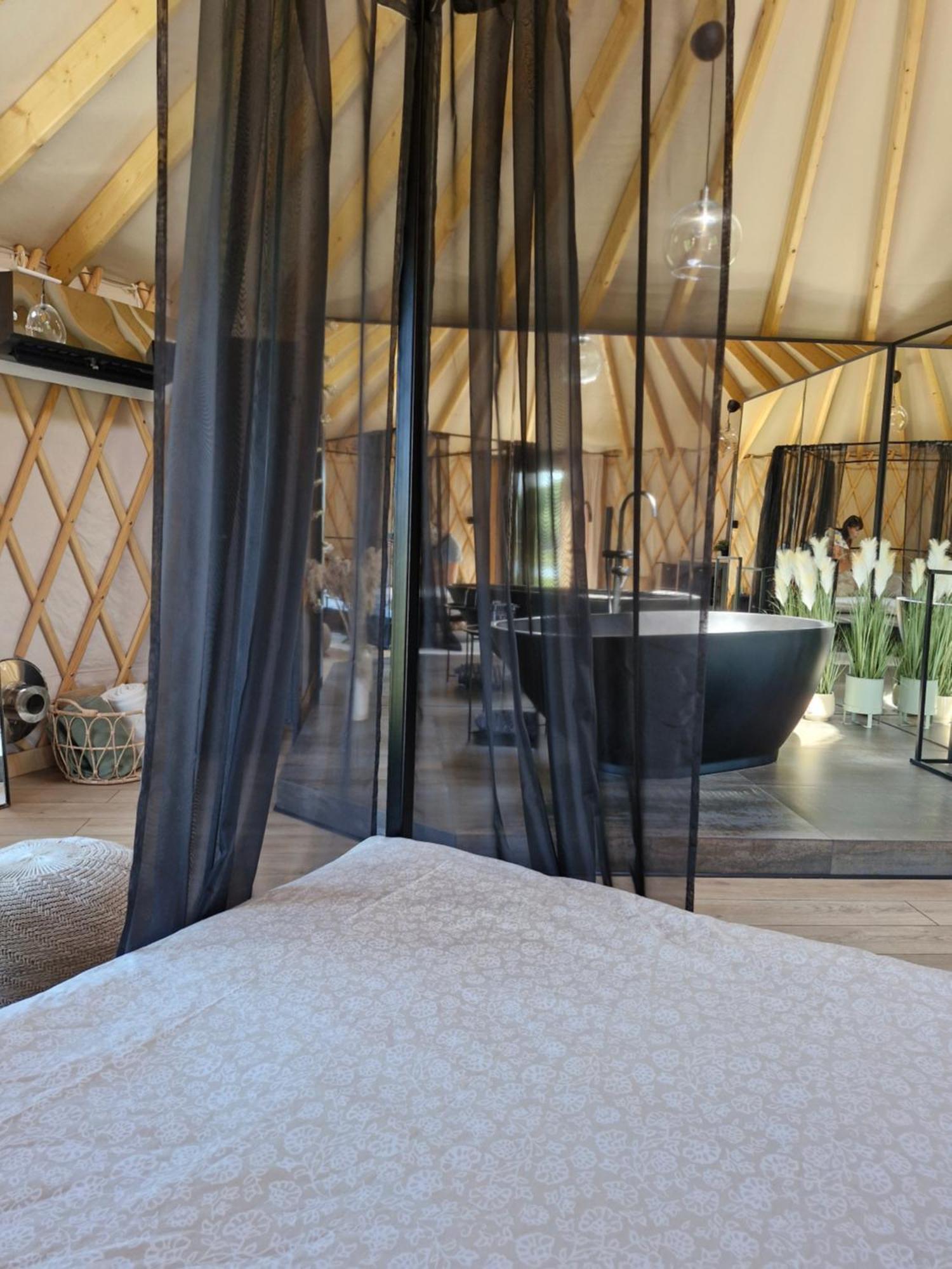 فندق Jurty Glamping غوستينين الغرفة الصورة